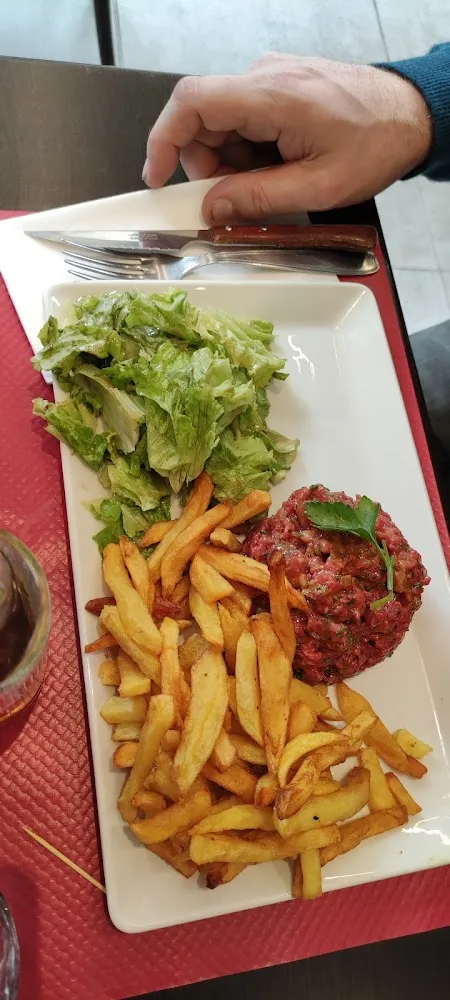 Tartare de Salers Au Couteau Frites Maison
